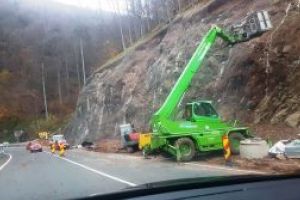 Continua lucrarile de protectie a versantilor in Pasul Gutai (FOTO)