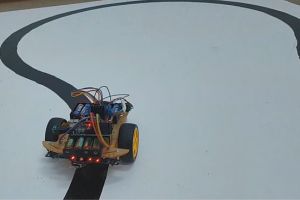 La Colegiul Ienăchiţă Văcărescu se desfăşoară proiectul „Roboţi Educaţionali”