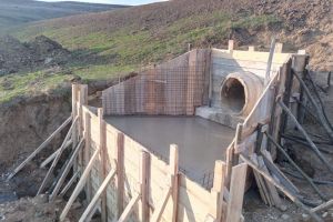 ABA Crişuri face reparaţii la două acumulări din Bihor, distruse de viiturile de la începutul verii (FOTO)