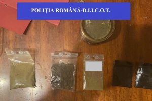 DIICOT. Barbati, retinuti pentru trafic de droguri de mare risc. Au fost prinsi in flagrant de politisti (galerie foto)
