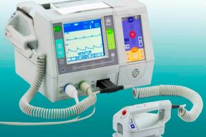Defibrilator şi rezervor de oxigen pentru centrul de permanenţă