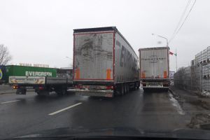 Hoţi din camioane parcate pe autostradă, trimişi în judecată!
