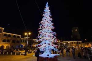 FOTO Magia sărbătorilor a cuprins Sibiul – Piaţa Mică arată superb