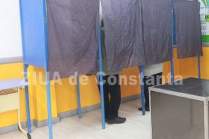 Al doilea tur de scrutin pentru prezidentiale are loc in aceleasi sectii de votare si circumscriptii electorale. Actele necesare procesului electoral