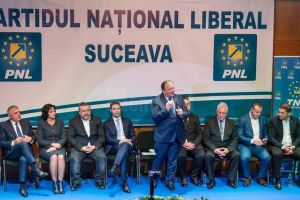 Flutur le-a promis tinerilor liberali funcţii în instituţii şi le-a cerut maximă ...