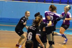 Victorie preţioasă pentru handbalistele Arena