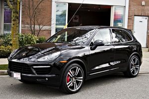 Poliţia de Frontieră, obligată să restituie un Porsche Cayenne confiscat în Petea