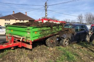 Accident la Rebrişoara: Un şofer a rămas încarcerat (FOTO)