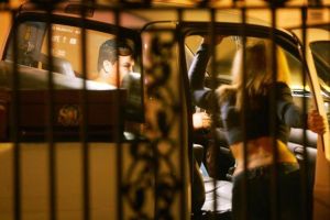 Zeci de românce sclave sexuale în Londra – Erau obligate să se prostitueze