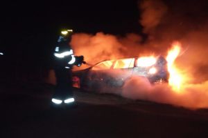 Două maşini, în flăcări la Piteşti! Mână criminală?