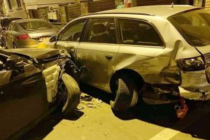 FOTOGALERIE. Şapte maşini distruse de un BMW care circula cu viteză