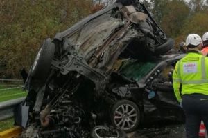 FOTO Dramă pentru o mamă din Botoşani. Fiul său a murit într-un accident rutier