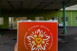 „Floare de colţ” pentru prânzul a 700 de copii din Timiş. Campanie la Spitalul Judeţean şi în companii