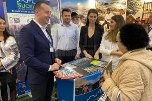 Aplicaţie de promovare a oraşului Suceava, lansată de viceprimarul Lucian Harşovschi la ...