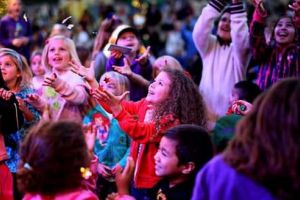 Revelionul Copiilor la Școala Robinson!