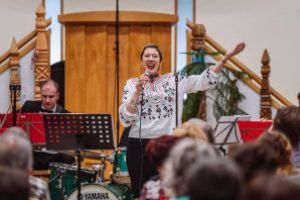 „ Sentimental Journey” susţinut de Monica Opra şi Orchesta Castelanii, „o sărbătoare a vieţii, a iubirii şi a puterii de a învinge!”