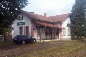 Mocăniţa va pleca în curând pe traseu din Gara CFR Moldoviţa, veche de peste 100 de ani