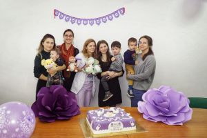 FOTO! Ziua internaţională a prematurului, marcată la Maternitatea Botoşani cu tort şi jucării