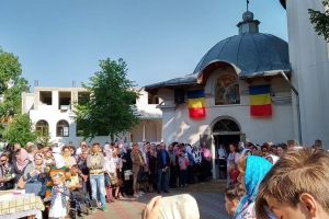 Procesiune cu Sfinte Moaşte la Biserica Vovidenia
