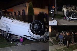 Doi iubiţi s-au izbit cu un Range Rover în trei capete de pod. Bucăţi din maşină au zburat zeci de metri după impact