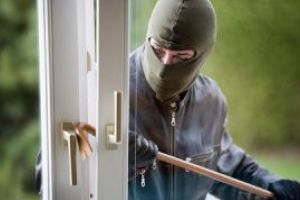 Plan infractional esuat: Baimarean prins in flagrant in momentul in care incerca sa intre intr-o societate comerciala