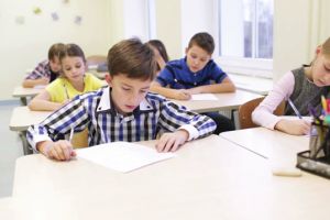 Elevii vor avea mai puţine cursuri