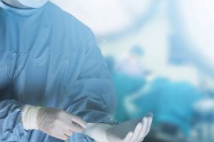 Un chirurg din Franţa a violat şi agresat sexual 250 de copii în toată cariera