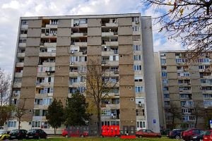 Blocul blestemat din Satu Mare?! O femeie a fost găsită moartă, o fată s-ar fi aruncat de la etaj