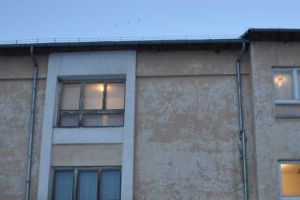 Parcare provizorie în incinta Școlii Gimnaziale nr. 4 Bistriţa. Care este motivul