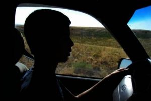 CONȚESTI: Minor depistat conducând un autovehicul