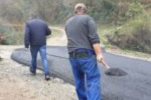 Primarul din Zăvoi tace şi face cam tot ce-şi propune