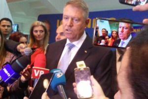 Aflat în campanie electorală la Ploieşti, Klaus Iohannis a refuzat să explice de ce nu a renuntat la IMUNITATE, asa cum a promis in 2014