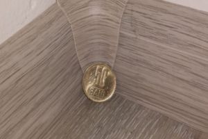 Pune o monedă de 50 de bani aici şi uite ce se întâmplă. Incredibil!