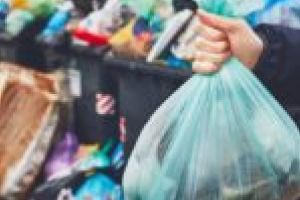 Cum ne aruncăm gunoaiele fără să ne usture la buzunar?