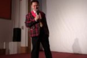 Doru Octavian Dumitru, în premieră, la Moldova Nouă: „Râsul e cel care ne ţine pe toţi în echilibru”