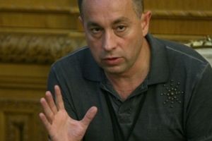 Tolontan îl UMILEȘTE pe Iohannis şi ii ridiculizeaza dezbaterea: 'M-aş fi îmbrăcat într-o rochie şi m-aş fi dus acolo în numele Vioricăi Dăncilă'