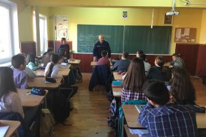 Poliţiştii din judeţul Alba au efectuat, în ultima săptămână, o campanie de prevenire a consumului de droguri şi a bullying-ului