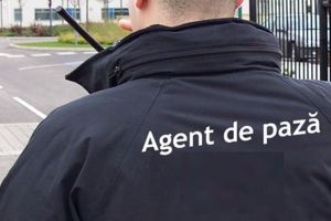 Caz INCREDIBIL: Paznic amendat de un poliţist local pentru că a ţipat prea tare la hoţi!