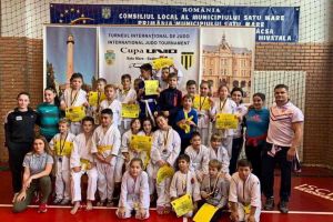 Sportivii de la CSS LPS Bihorul Oradea şi-au adjudecat 18 medalii la turneul internaţional de judo de la Satu Mare