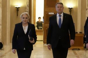 Seara dezbaterilor paralele: Iohannis şi Dăncilă discută separat cu jurnaliştii
