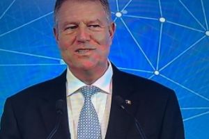 Klaus Iohannis IGNORĂ valul de critici de pe Facebook
