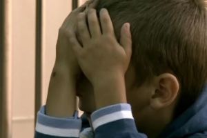 Crimă în nord-vestul ţării. Copilul (6 ani) a povestit la grădiniţă că a văzut cum tatăl lui a omorât un om