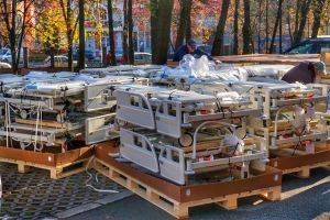 Perioada de second-hand a Spitalului Judeţean se apropie de sfârşit: A ajuns primul lot de paturi şi noptiere