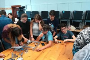 „Noaptea roboticii”, în două unităţi şcolare din Gura Humorului