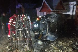 Un bărbat a murit şi altul a ajuns la spital, după un accident petrecut în timpul nopţii, ...