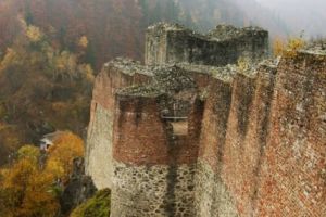 Licitaţia pentru Cetatea Poenari a fost reluată. A treia oară!