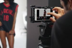 Perchezitii in Prahova la domiciliul unui barbat care aborda fete minore pe internet şi le cerea imagini compromiţătoare