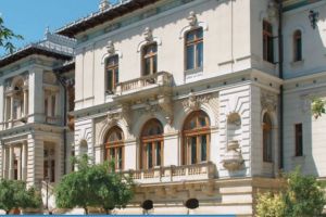 Palatul Cotroceni, iluminat in albastru, cu prilejul Zilei Internationale a Drepturilor Copilului