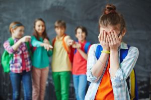 În sfârşit, bullying-ul e interzis prin lege în şcolile din România! Profesorii vor fi învăţaţi cum să îl combată