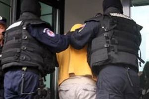 Interlop din Alba Iulia reţinut de poliţişti: Ar fi agresat o poliţistă aflată în timpul liber